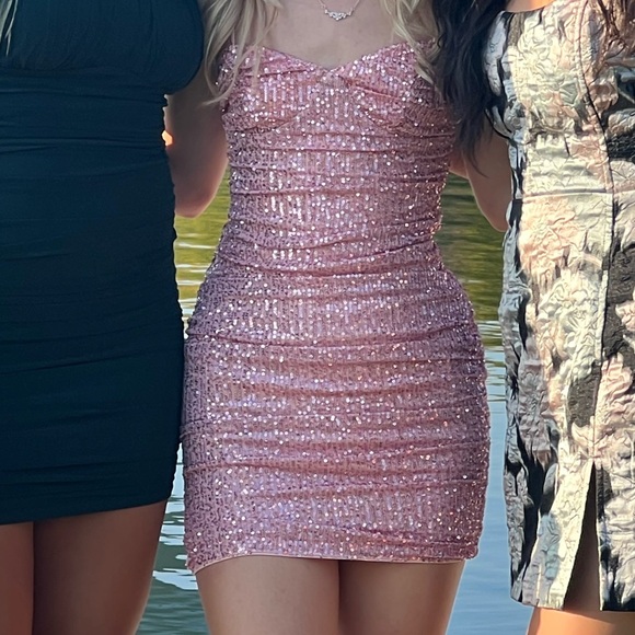Sparkly pink sweetheart mini dress - Picture 3 of 3